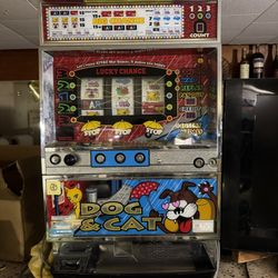 Cat & Dog Slot Machine