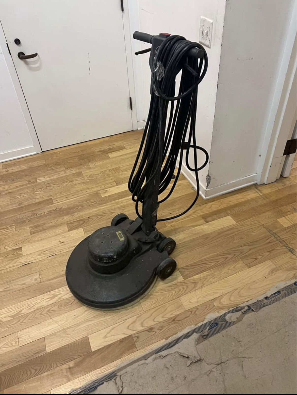 ADVANCE-NILFISK FLOOR BUFFER/BURNISHER