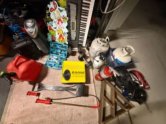 Everything pictured is for sale. (Will not respond to. Hi, is this still available?)