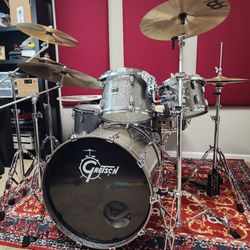Gretsch Renown Maple 5-piece Drum Set + DW 3000 Hardware Set