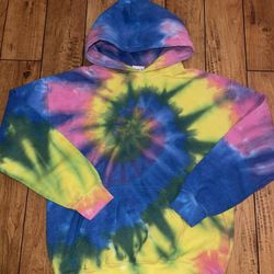 Women’s  Pullover Size Medium 