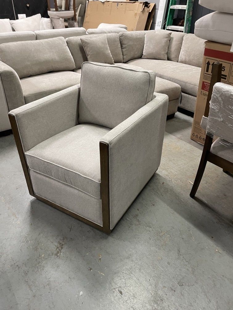 Thomasville Rockford Swivel Chair