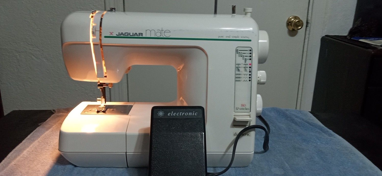 Jaguar Mate Model 380 Sewing Machine W/ Case, Manual, And Foot Pedal