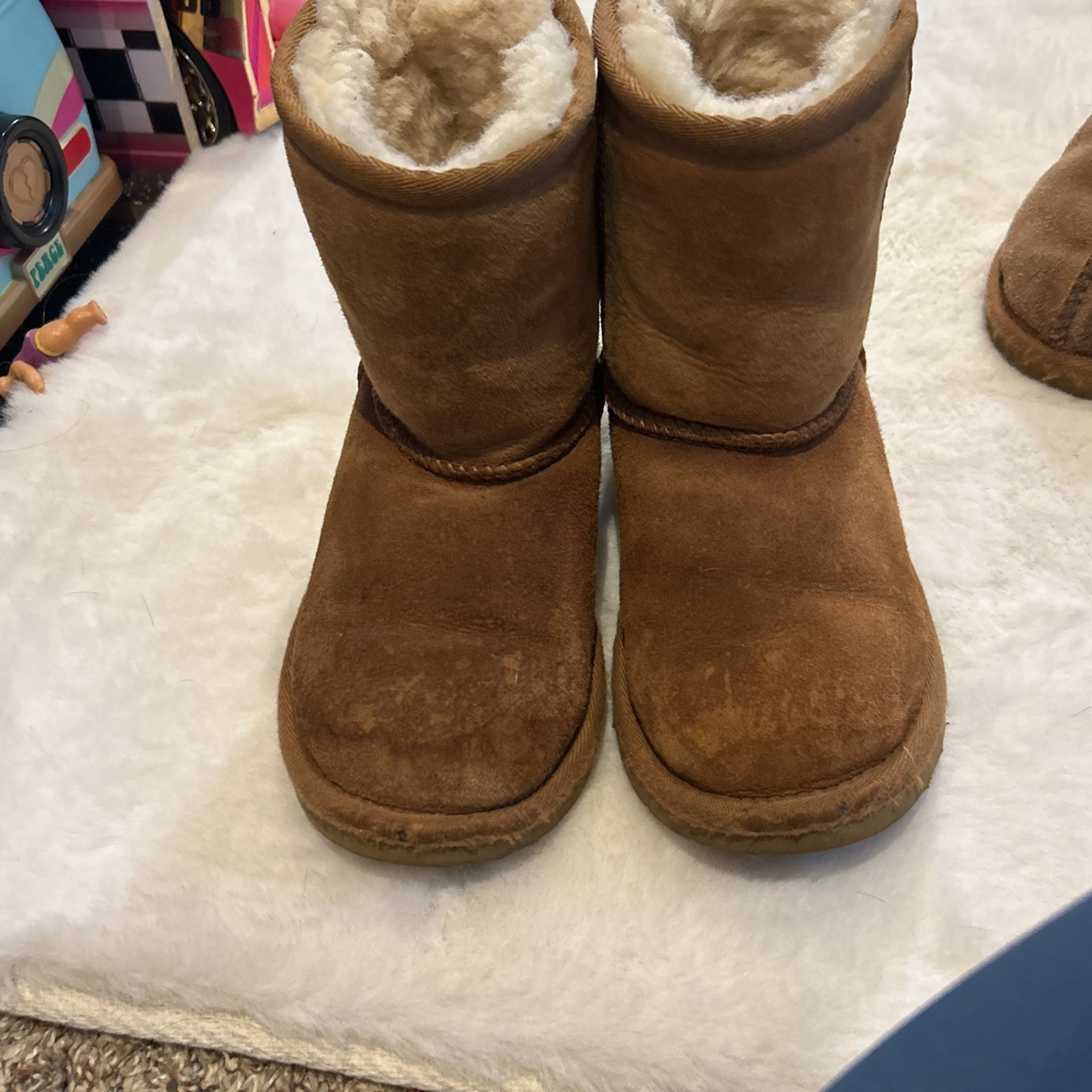 Girls Uggs Size 12