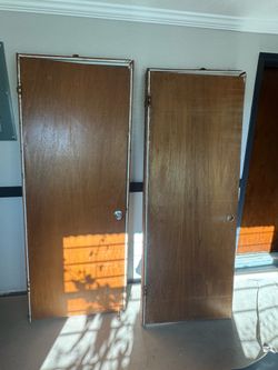 Wood prehung doors