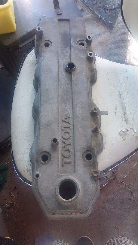 85-95 Toyota Pickup 22R/22RE/22RET OEM Valve Cover