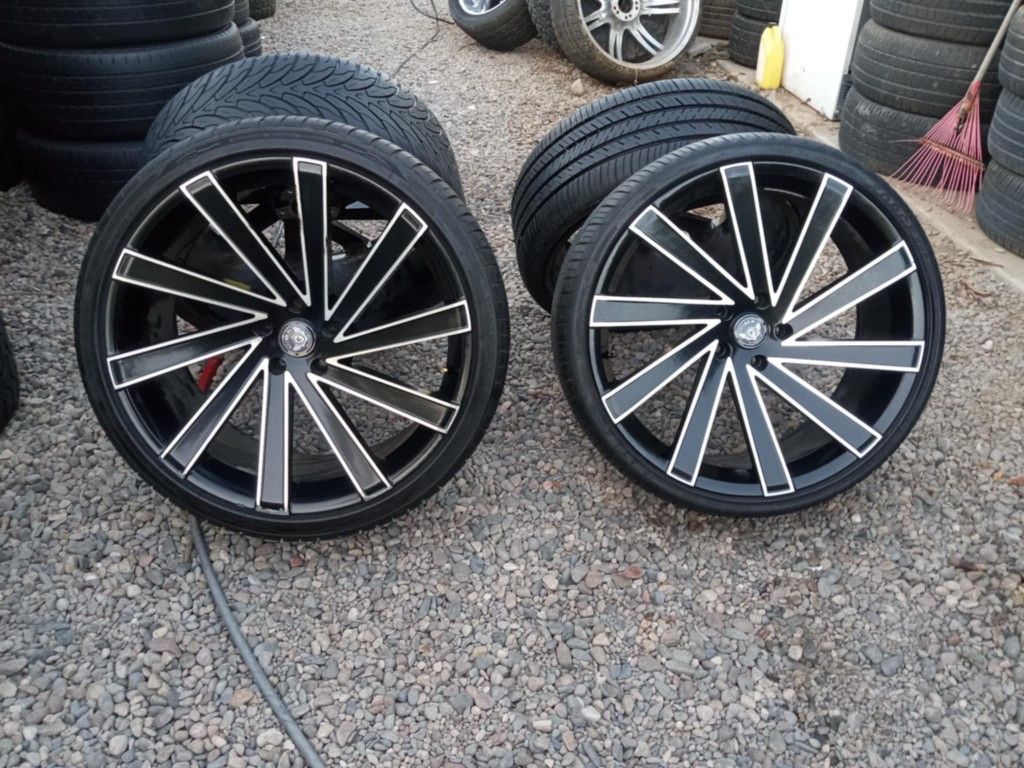 STAGGERS RIMS 295/30R22.....255/30R22....5 LUGS FIT CHEVY CAMARO CHEVY S.10 CHEVY BLAYZER CHEVY CAMINO RANGE ROVER BMW