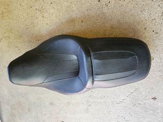 Genuine Harley Davidson Road King  OEM seat! 👀