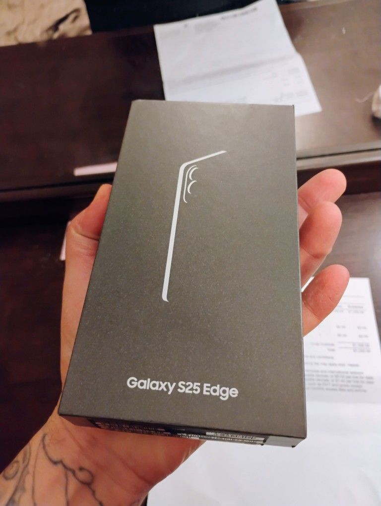 SAMSUNG GALAXY S25 EDGE 256GB NEW AND SEALED Unlockable In 30 Days!! AMAZING DEAL!!!!!