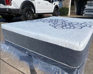 Cal King Bamboo Cool Gel Memory Foam!!