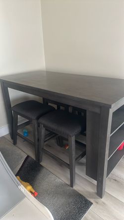 Table for 4 with cushioned stools