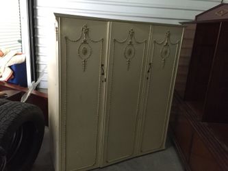 Wardrobe Armoir