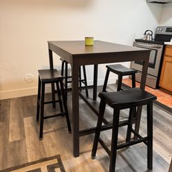 Pub height table with 4 stools