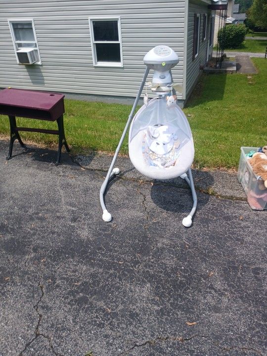 Working Baby Swing With Cord