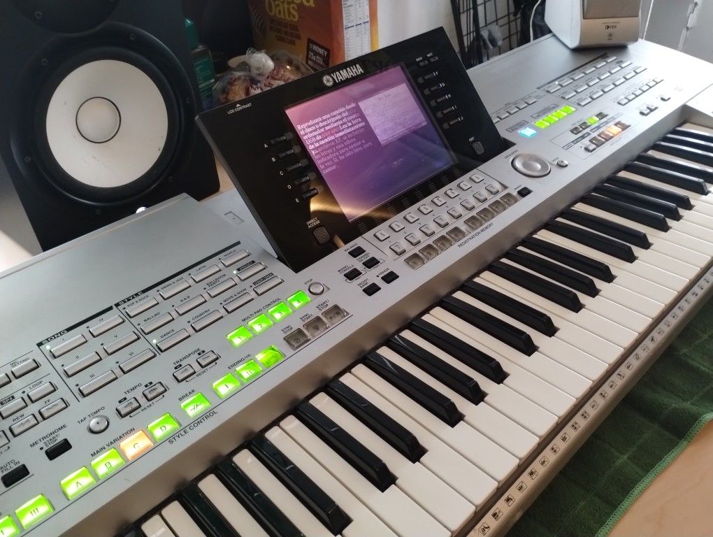 Yamaha Tyros 1 61 Keys W Speakers Works Like New
