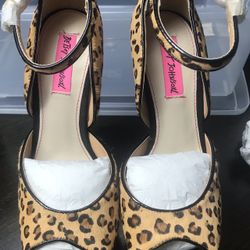 Size 7 - Betsey Johnson Women’s Platform Pumps Leather/ Pony Hair Brand New