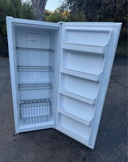 Freezer 13 cubics frost free household upright (free local delivery)