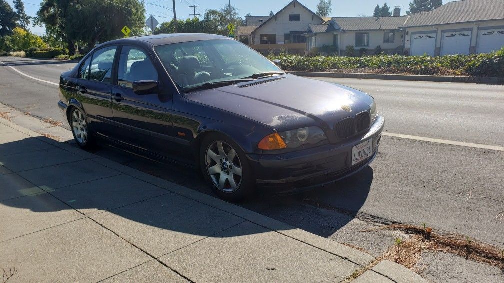 2000 BMW 323i