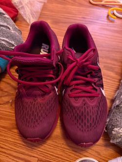 Nike sneakers, size, and picture