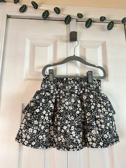 Jessica Simpson black and white floral skort, size 6