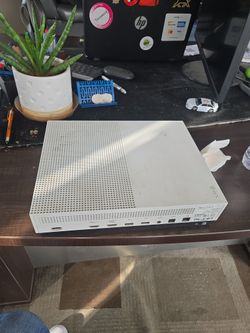 Xbox 1S With TEKKEN 7 and SPEED RUNNER visio tv
