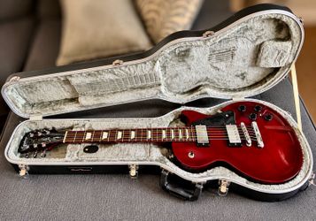 Epiphone Les Paul Studio – Wine Red with FREE Road Runner hard shell guitar case