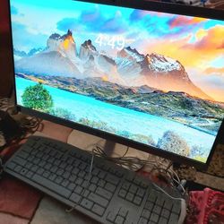 HP White 22" All-in-One Desktop PC - Complete Bundle!
