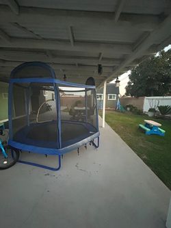Very good condition.
7 ' diameter