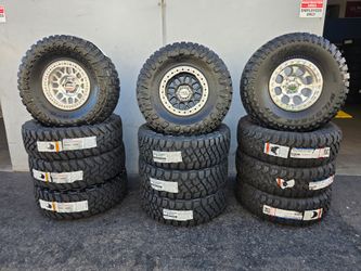 17" KMC BEADLOCKS w- 37" MT/RT  tires