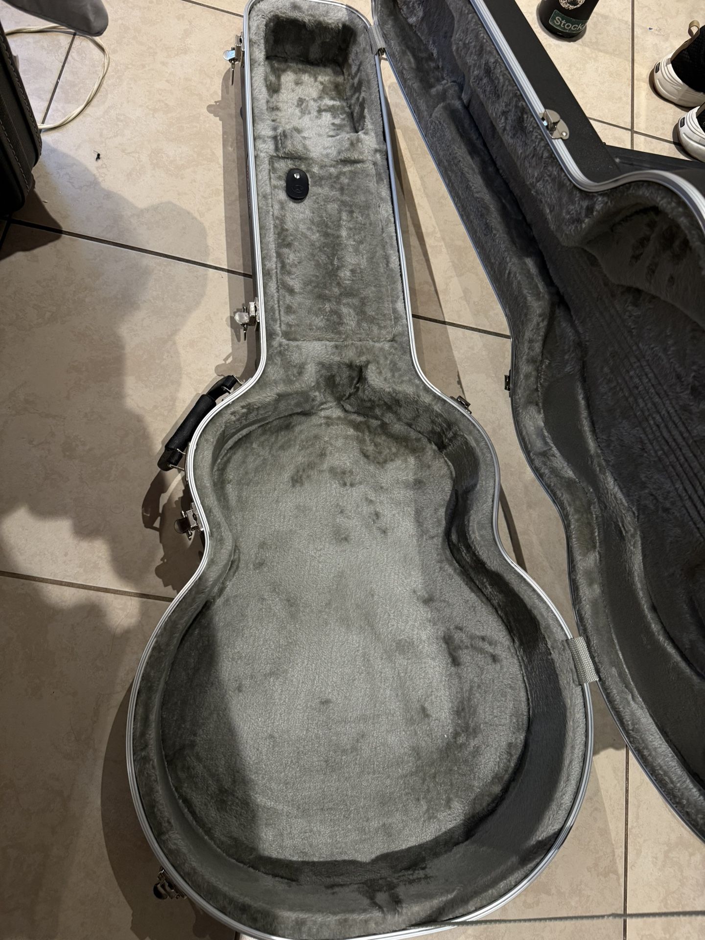 Road Runner Acoustic Guitar Jumbo Case