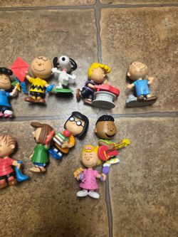 10 Peanuts Character Figures 5 each