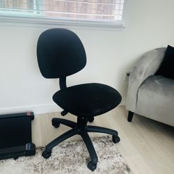 DESK CHAIR