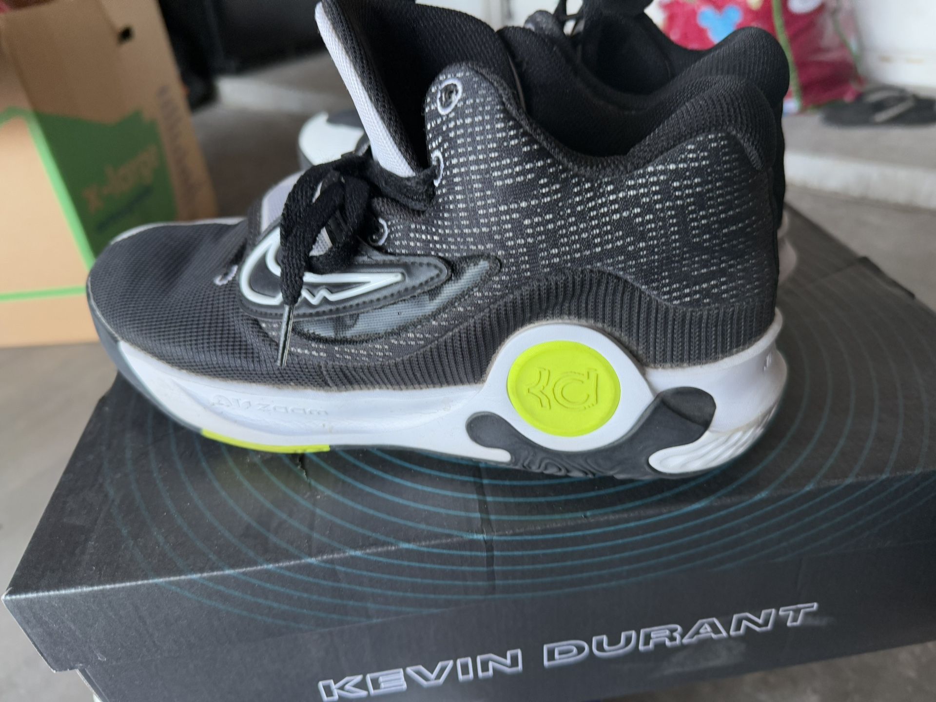 KD Trey 5 X Mens Size 9.5