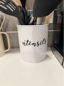 Utensils holder