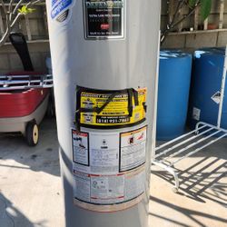 BRADFORD WHITE WATER HEATER 