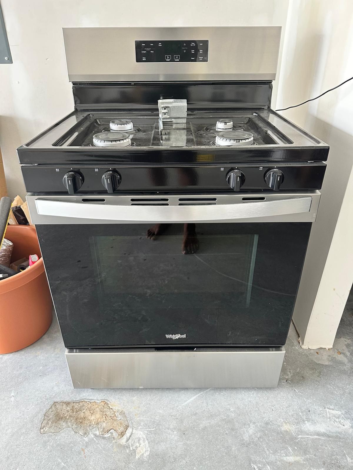 🔥 Brand New Whirlpool Microwave + Gas Range – Stainless Steel – $850 Combo