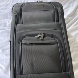 Kenneth Cole Carry On Luggage 