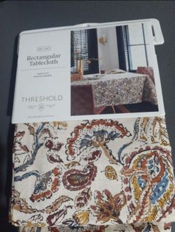 BRAND NEW RECTANGULAR TABLECLOTH 60 " X 84 "  Seats 6 To 8