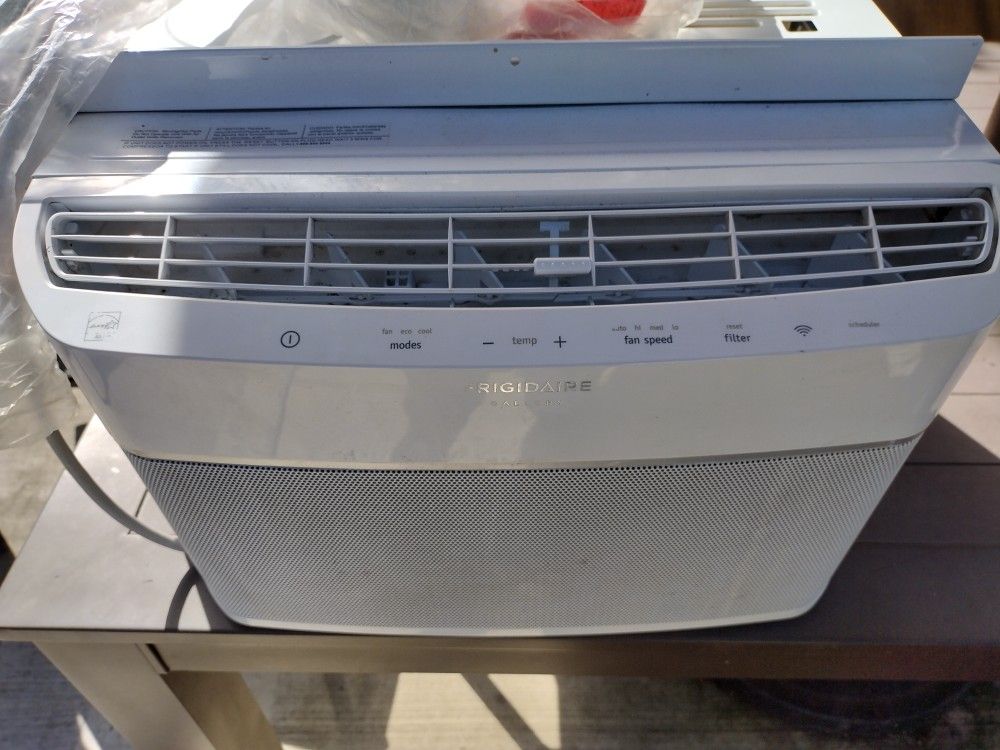 Frigidaire Window A/C Unit 8,000btu