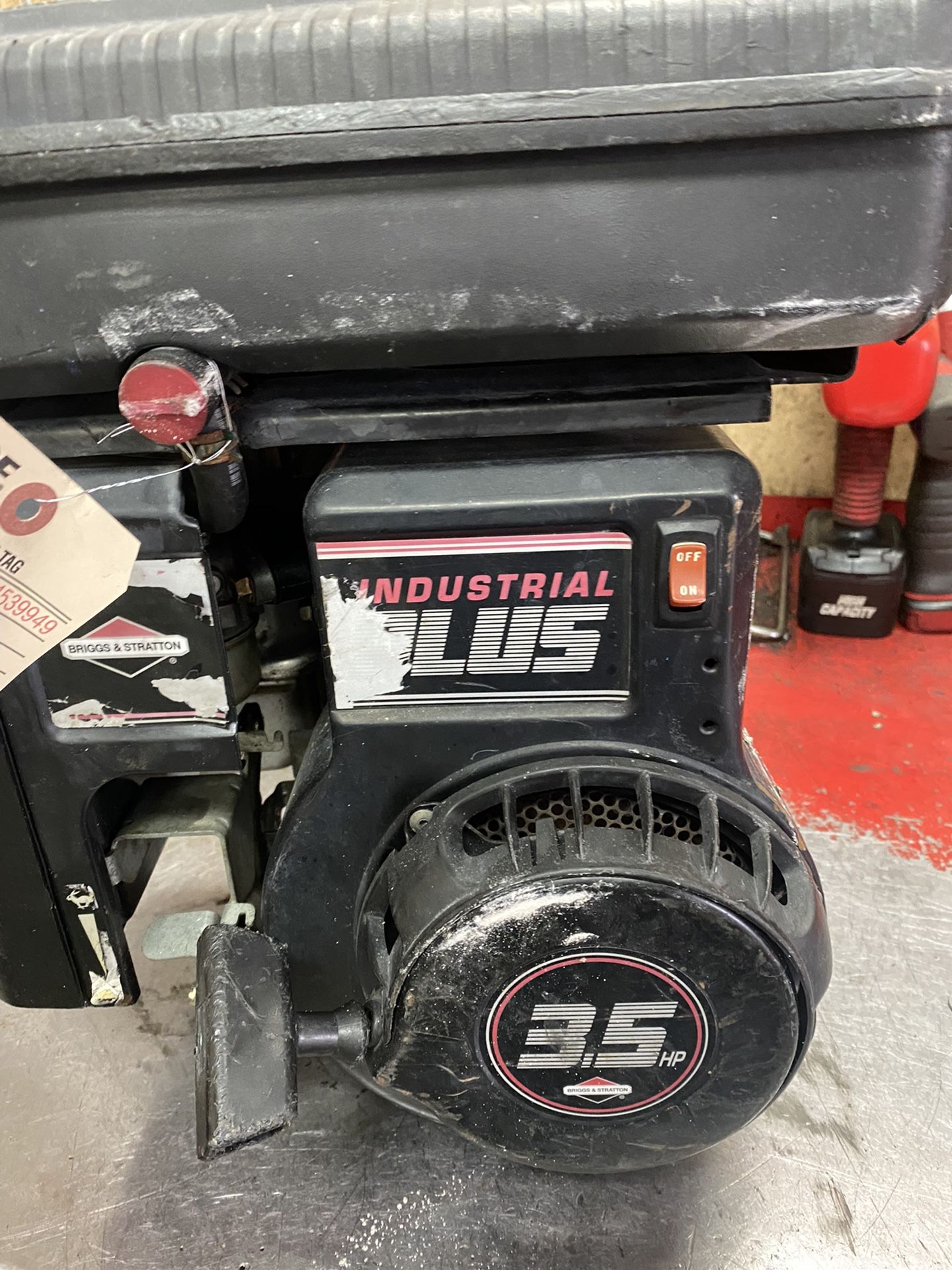 3 1/2 hp Briggs & Stratton engine with gear reduction