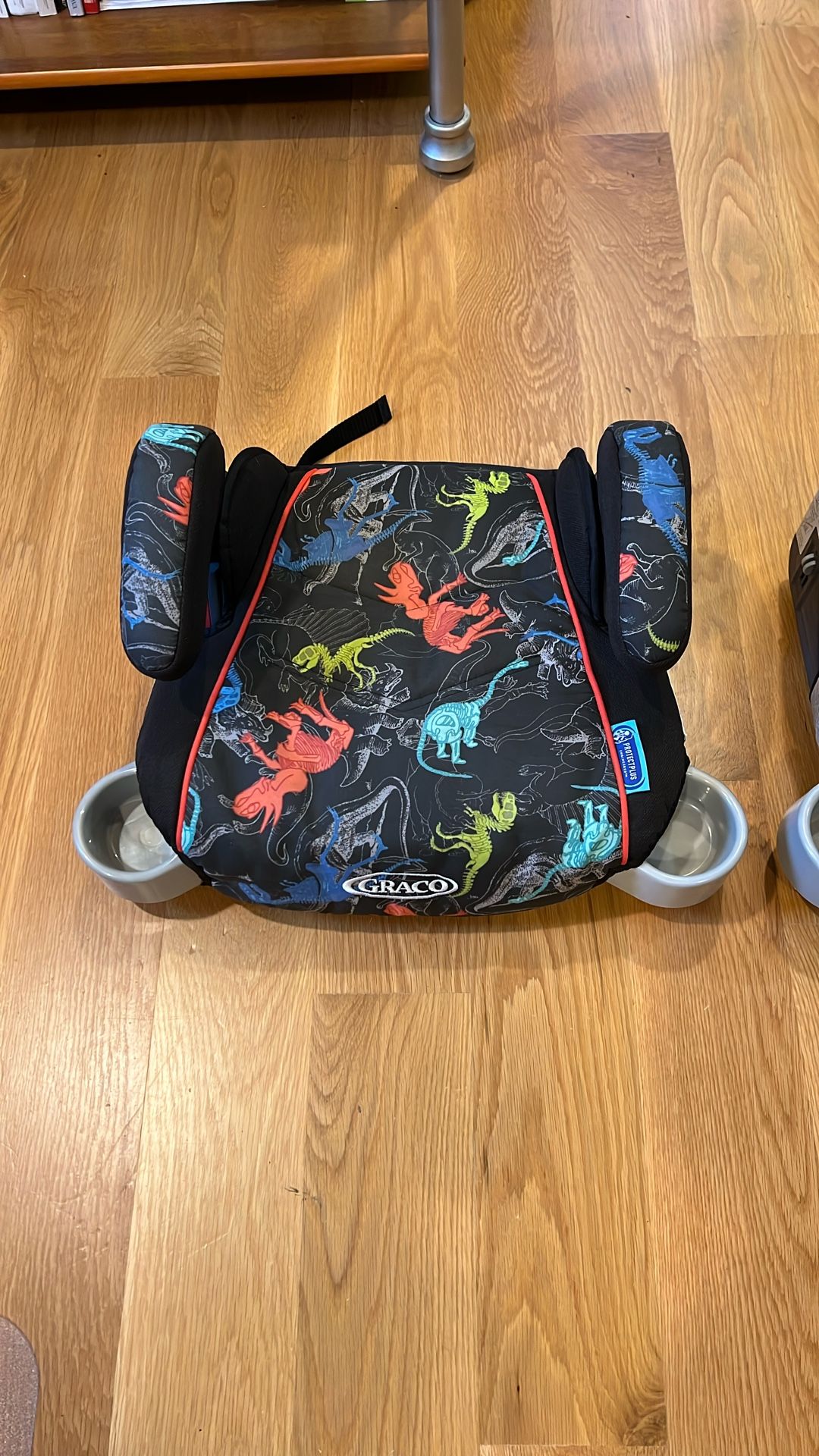 Graco Booster Car Seat. CLEAN! READY TO USE!