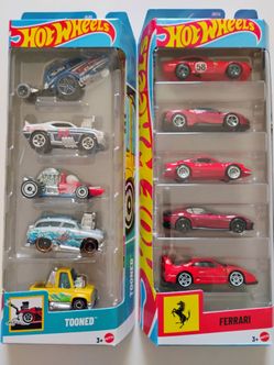 (2) Hot Wheels (5) Pack Cars