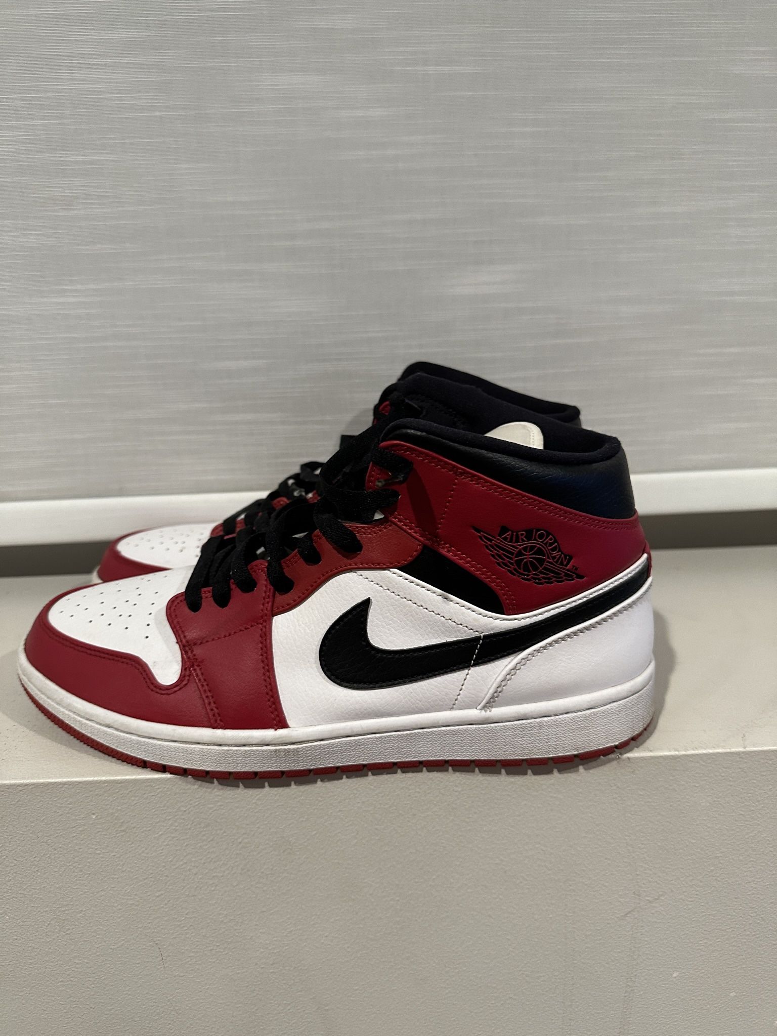 Jordan 1 Mid Chicago (2020) - Size 11.5