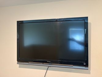 Sony Bravia Flat Screen TV (with mount)