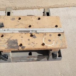Tabletop Vise