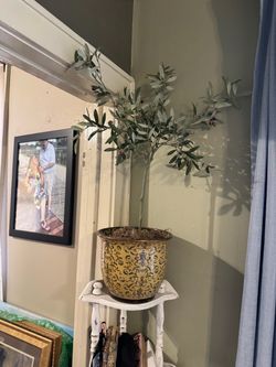FAUX PLANT IN POT