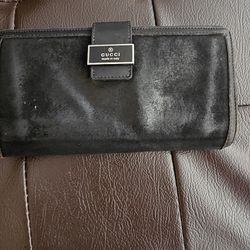 GUCCI (AUTHENTIC) Wallet