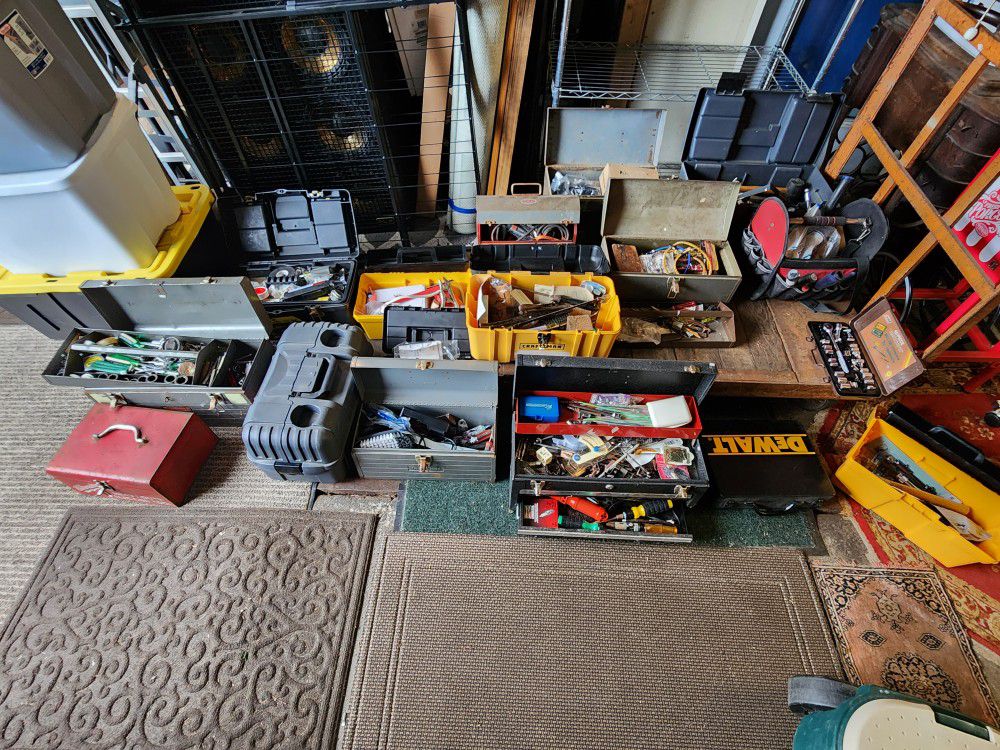 15 Tool Boxes & Tools/Contents
