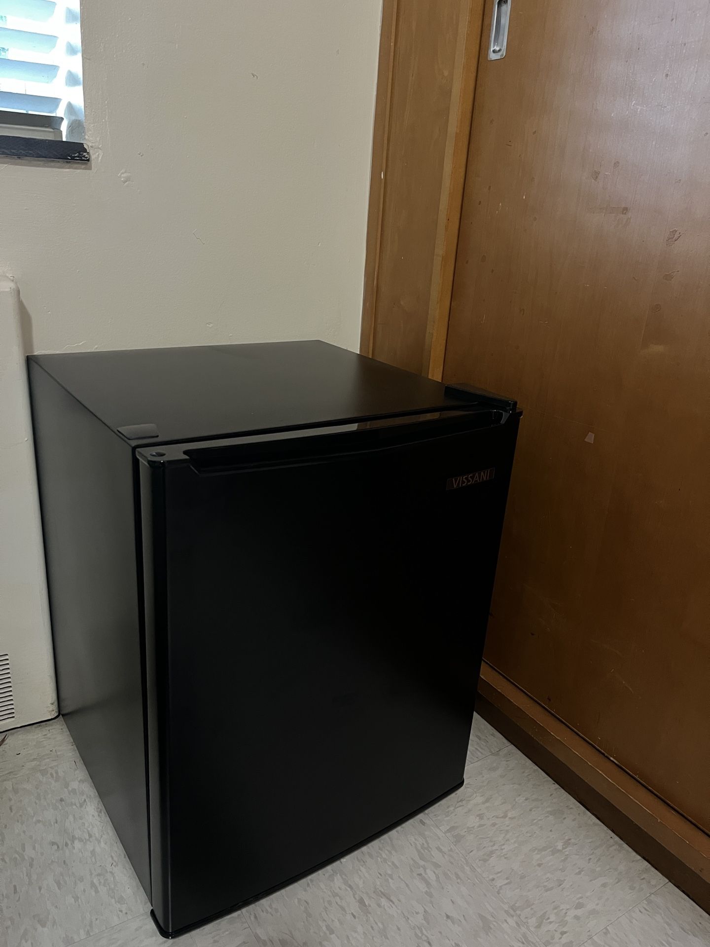 Vissani Black Mini Fridge 