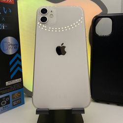 iPhone 11 White 128GB UNLOCKED Good Condition CASE & PROTECTOR
